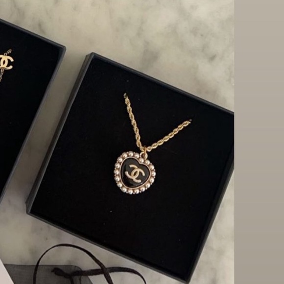 Vintage chains Chanel pearl heart necklace style “The Crosby” - Picture 4 of 5